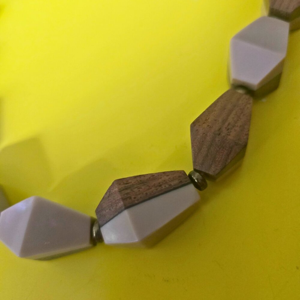 Old Navy Faux Wood Necklace NWT - Picture 2 of 4